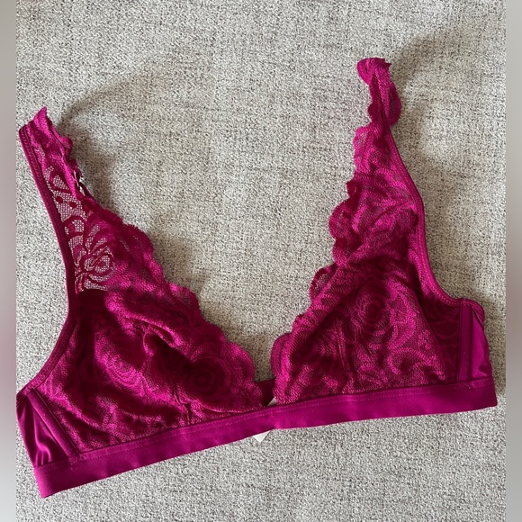 Victoria’s Secret Magenta Lace Bralette - Picture 1 of 3